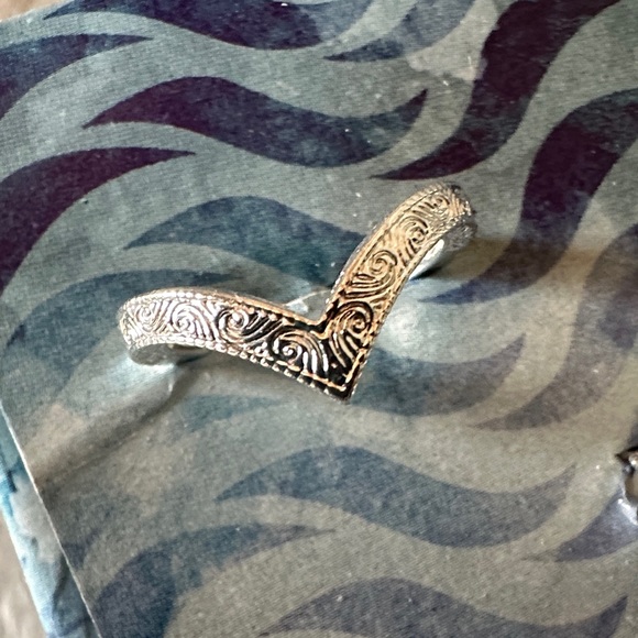 V , elongated and round Silver and Turquoise Ring Set. All sz 7. - Picture 2 of 5